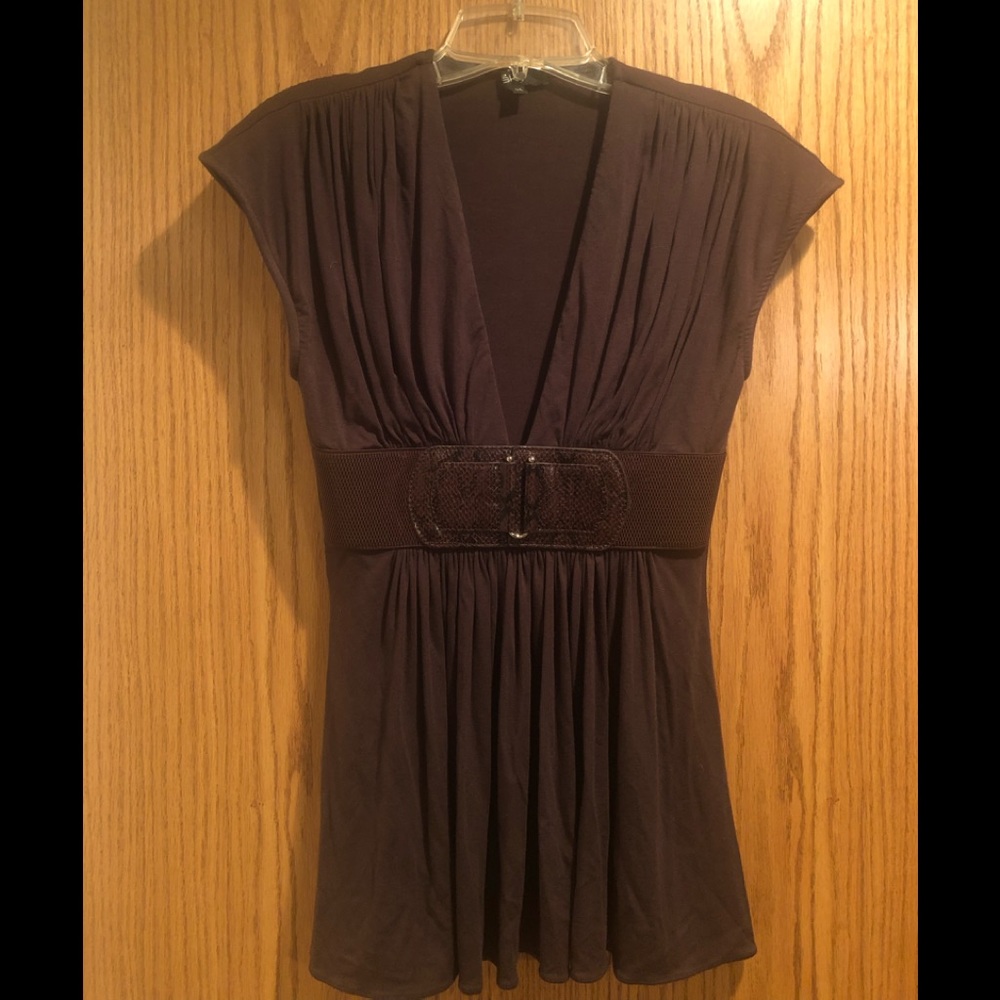 Cute and sexy top with elastic snakeskin belt. M